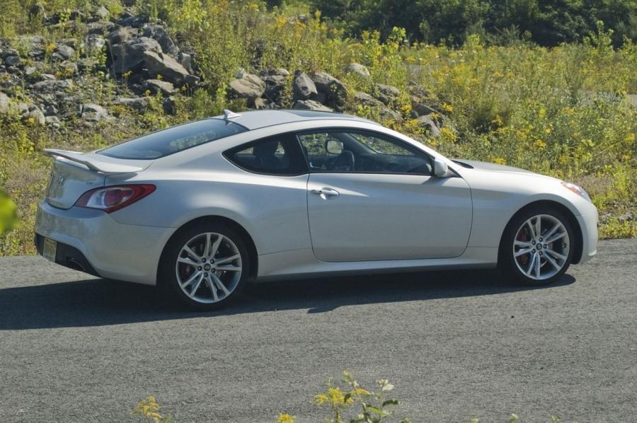  Hyundai Genesis Coupe 2.0T Track 2009 года  (фото 23 из 46)